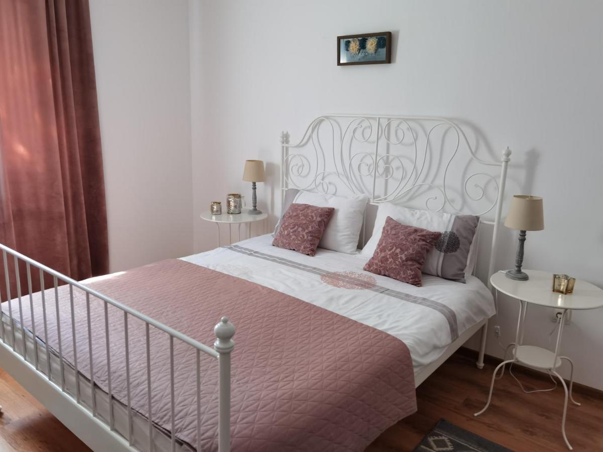 Апартаменты Gloria Apartament Бая-Маре Экстерьер фото
